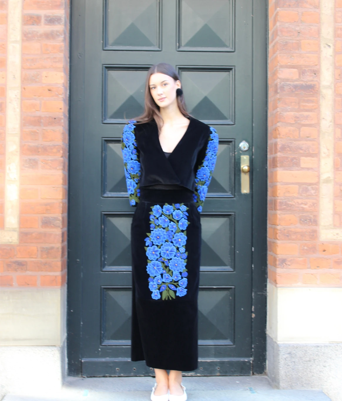 Velvet jacket with blue embroidery - Image 5