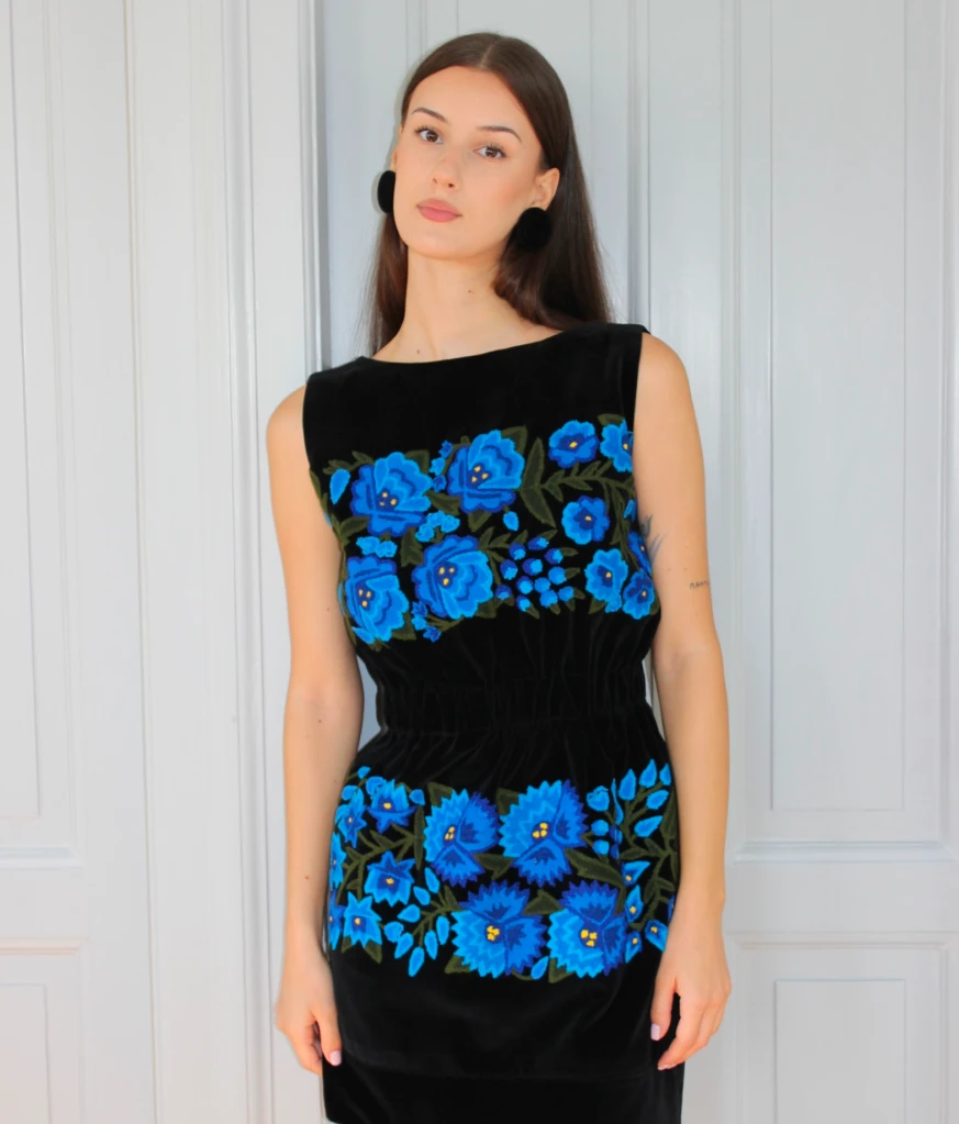 Mini blue embroidered dress with open back