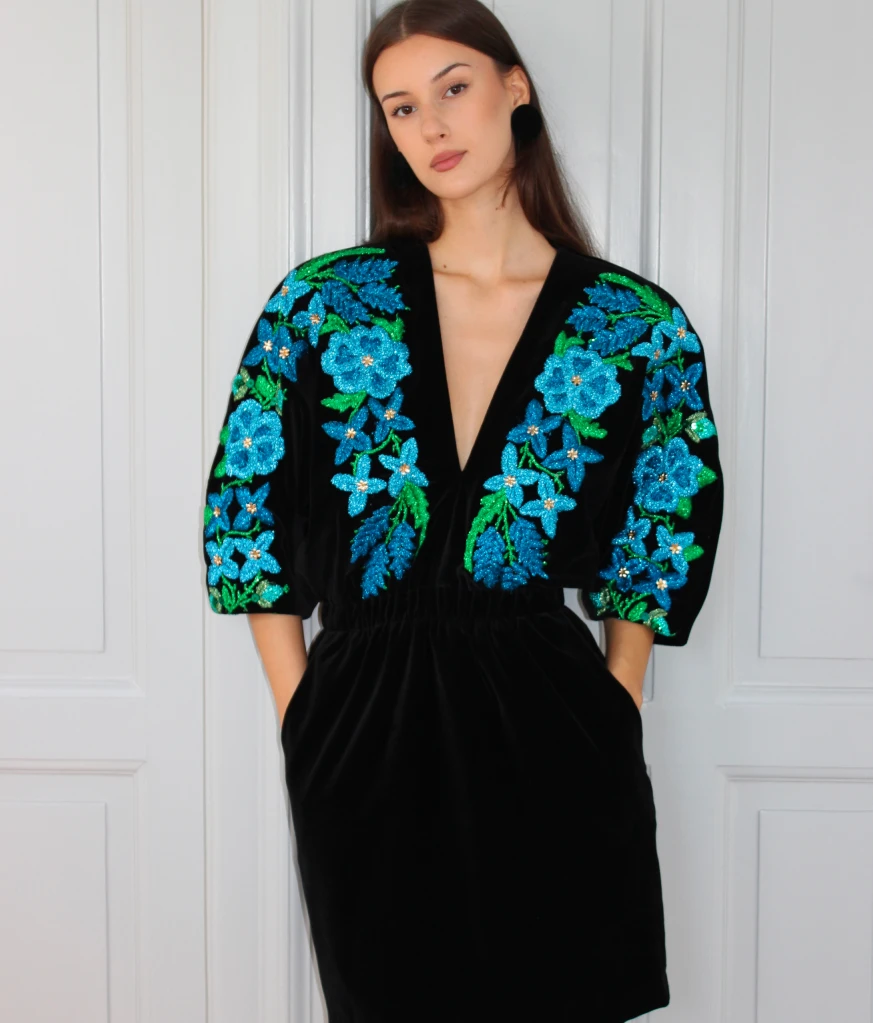 Mini dress with blue embroidered sleeves