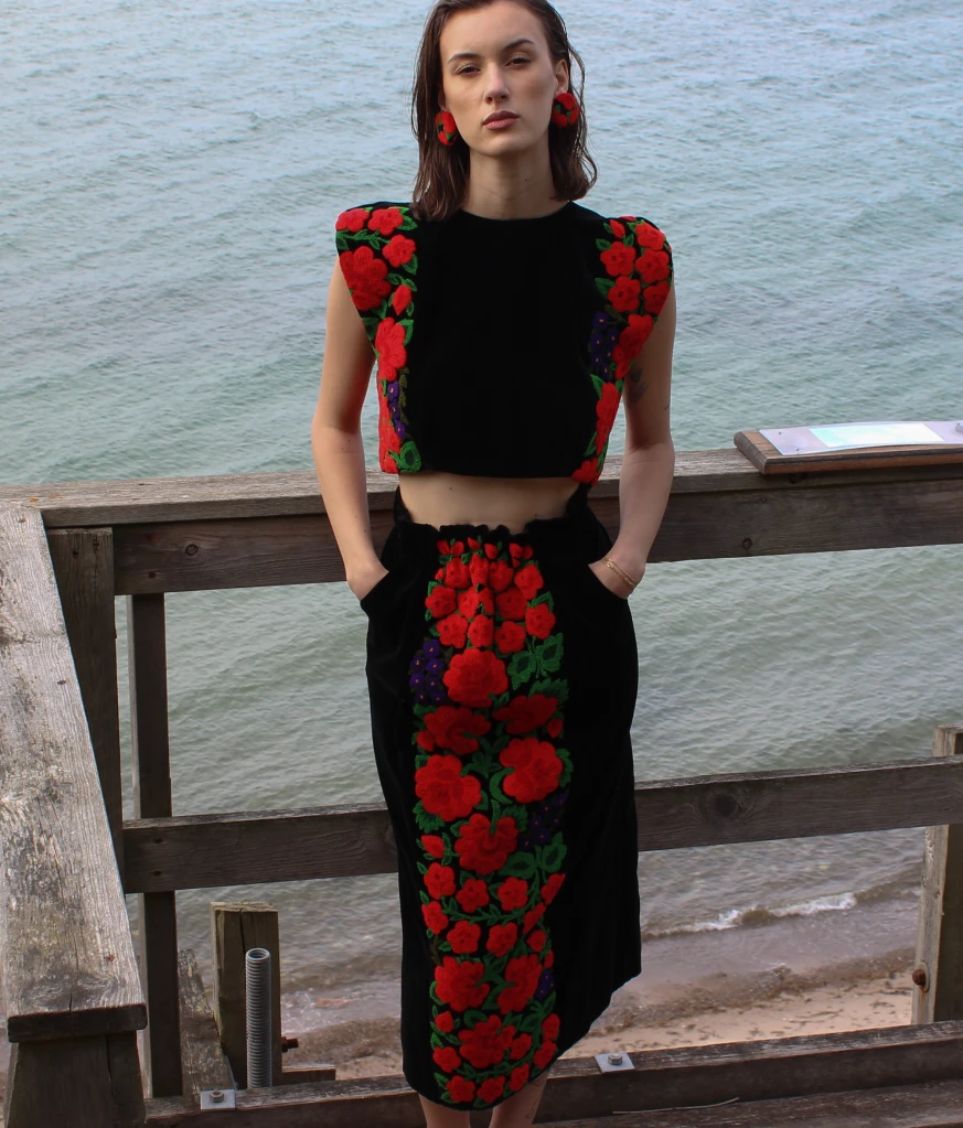 Velvet flower embroidered skirt - Image 4