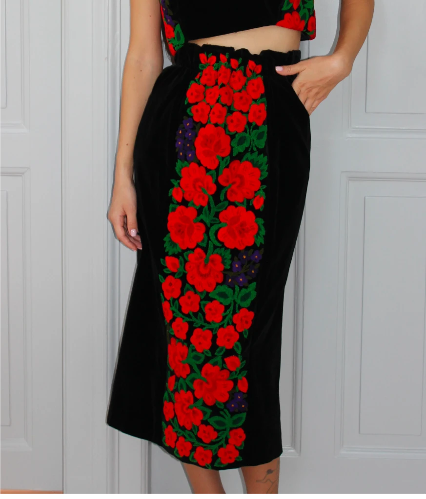 Velvet flower embroidered skirt