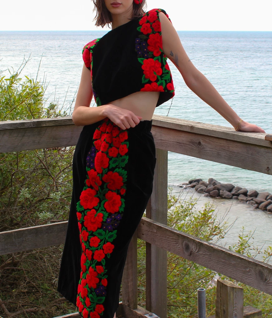 Velvet flower embroidered skirt - Image 5