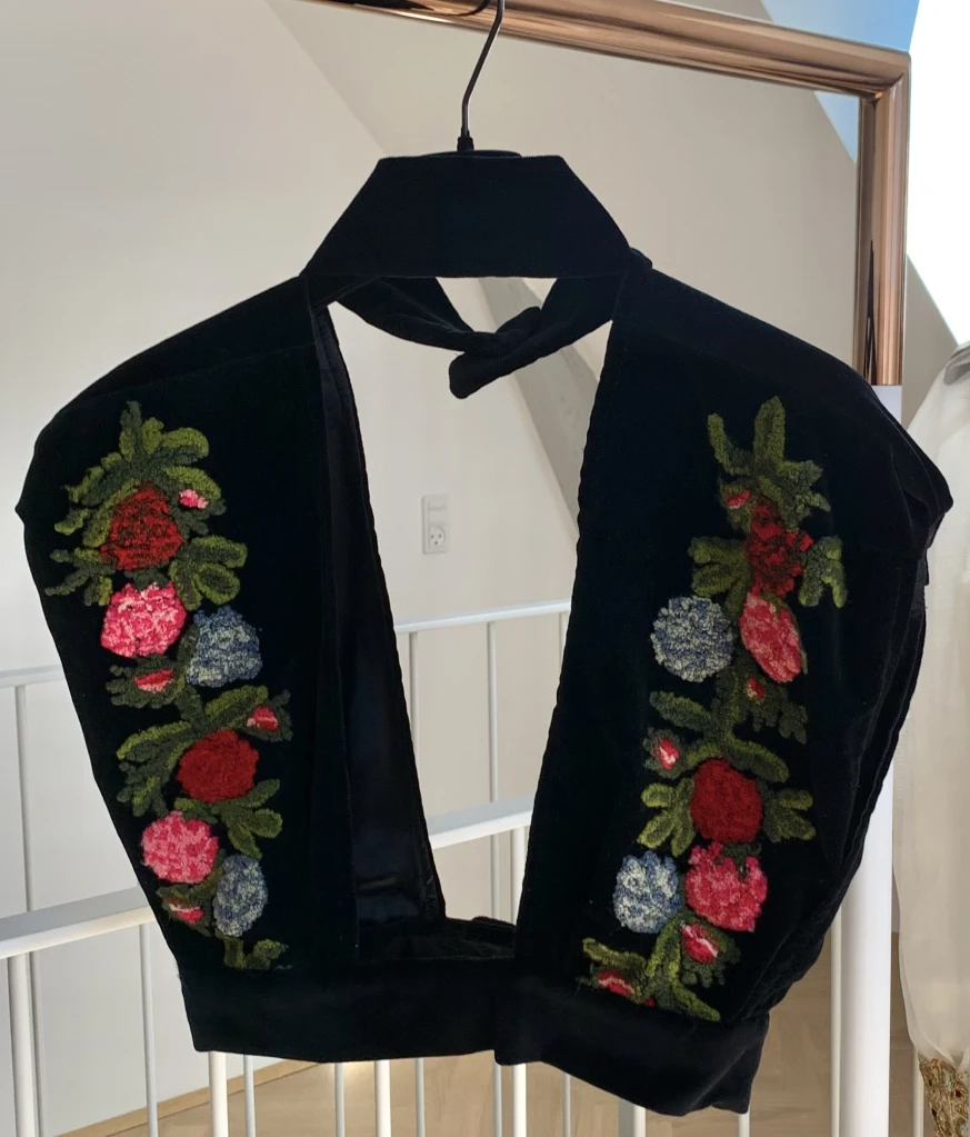 Velvet top with embroidered flowers