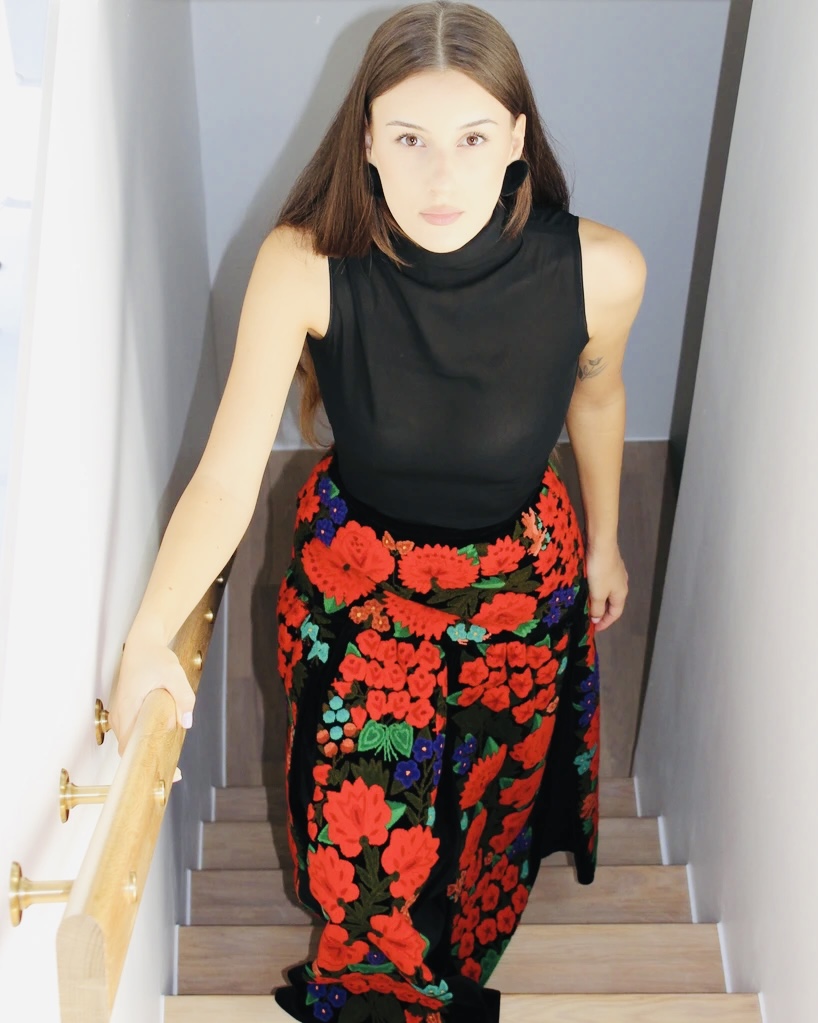 Velvet long skirt with flowers