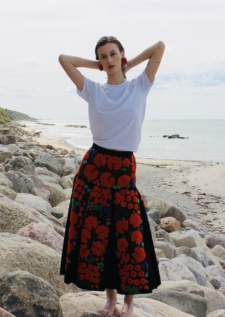 Velvet long skirt with flowers