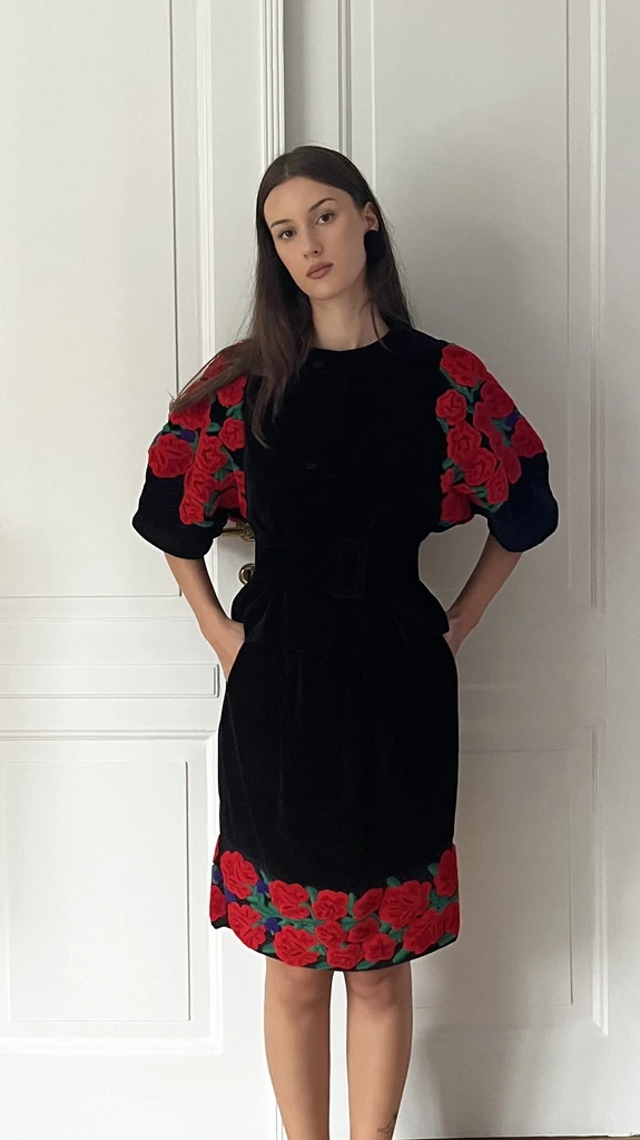 Velvet set with red embroidery - Image 4