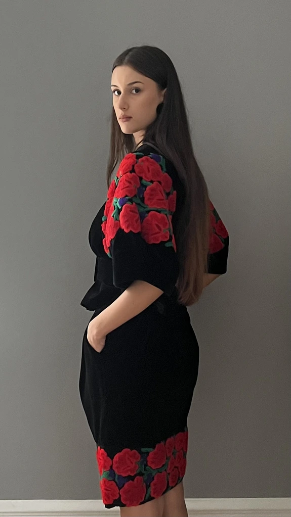 Velvet set with red embroidery - Image 6