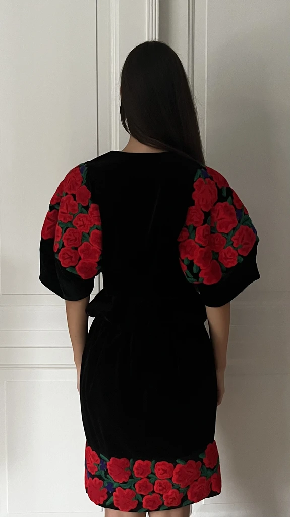 Velvet set with red embroidery - Image 7
